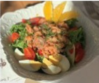 Sałatka z łososiem