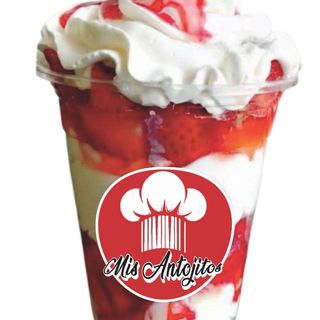 Vaso de fresas con nutella y nata