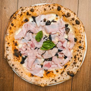 Pizza Prosciutto e Funghi