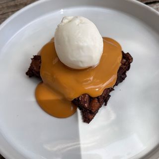 Peanuts Butter & Chocolate Brownie 