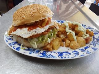 23. Hamburguesa especial