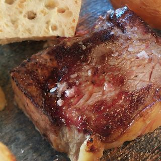 Pincho Chuletón con padrón y papas