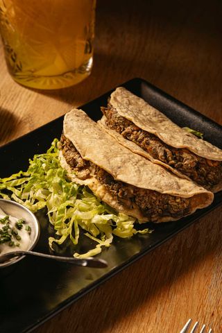Quesadilla de huitlacoche con queso Oaxaca (2 uds)