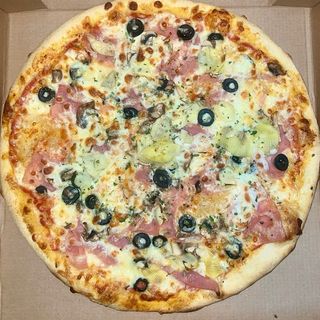 Pizza 4 Estaciones, Mediana