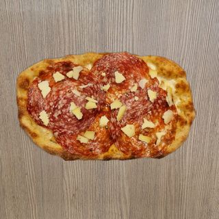 9-Pinsa Mozzarella, pecorino di Pienza, finocchiona di Monte San Savino