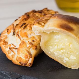 Empanada Cuatro Quesos