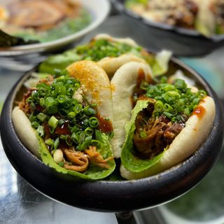 Bułeczki bao z szarpaną wieprzowiną