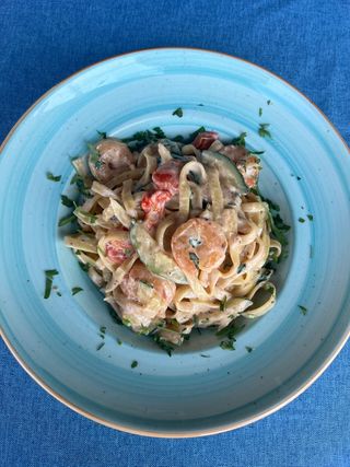 Tagliatelle cu creveți și dovlecel