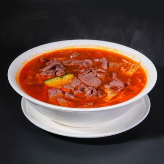 Zuppa di vitello agropiccante stile Sichuan