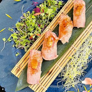 niguiris flambeados de salmón foie (4 uds.)