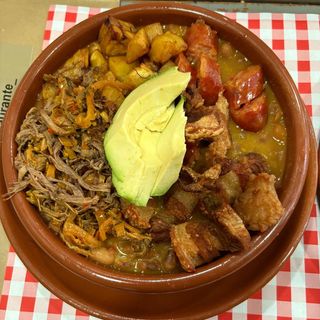 Cazuela de Frijol Tradicional