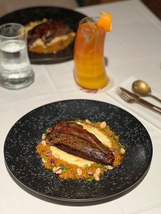 Jarrete de ciervo glaseado