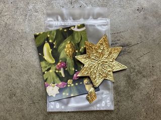 Новорічна іграшка з листівкою