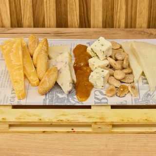 Tabla De Quesos Variados (4 Personas)