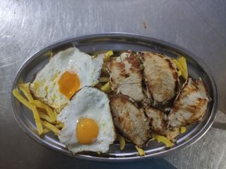 Lomo Con Patatas Y Huevo (Ración)