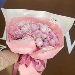 Букет з 19-ти рожевих півоній