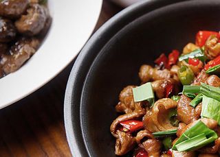 Vitello saltato con germogli di aglio