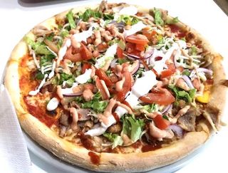 Pizza kebab, patatine e bevanda a scelta 