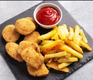 Patatas con nuggets