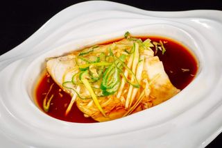 410 Branzino all'olio e cipollotto