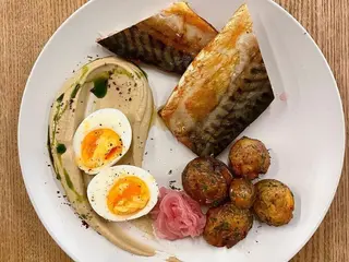 Копчена скумбрія з хумусом (380g)