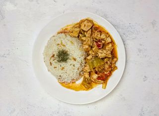 Aripioare de pui la cuptor cu pilaf de orez