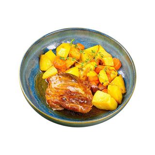 Свински джолан с печени картофки и гейви сос  (350г)