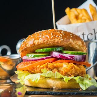 Chicken Burger + cartofi