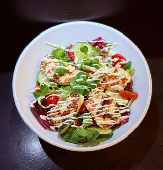 Halloumi salad