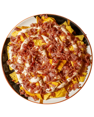 Nachos con capocollo sbriciolato e fonduta di parmigiano