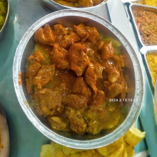 Ración carne con tomate y papas