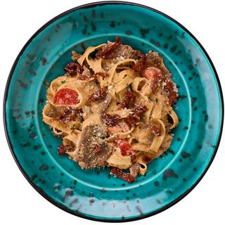 Паста з яловичиною та томатами (300г)