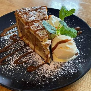 Szarlotka na ciepło z lodami