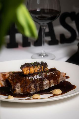 Costillar de Wagyu asado a baja temperatura (Para dos personas).