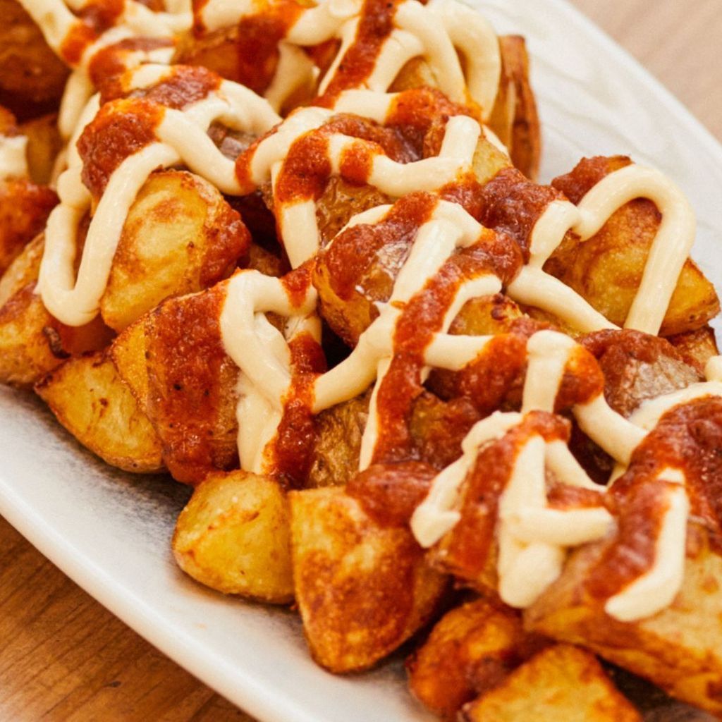 Patatas dos salsas: Brava y Alioli