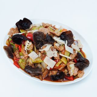 682 Svinjetina sa kineskim pečurkama, bambusom i povrćem 800g