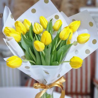 Buchet 15 lalele cu ambalaj asortat