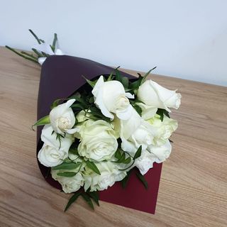 Buchet 11 trandafiri albi