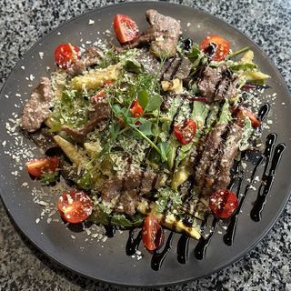 Теплий салат з телятиною теріякі (250г)