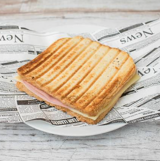 Desayuno de sándwich mixto