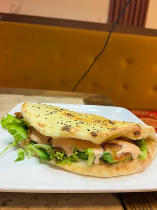 Pizza sendvič pileći file