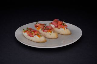 BRUSCETTA Z ŁOSOSIEM