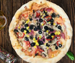 Pizza Bravia cu bordura de mozzarella 