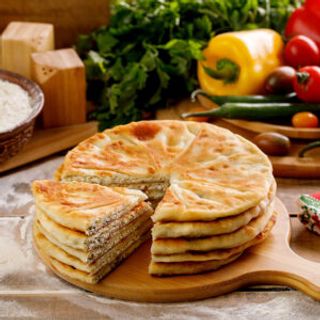 Plăcintă cu Brânză de Vaci și Verdeață