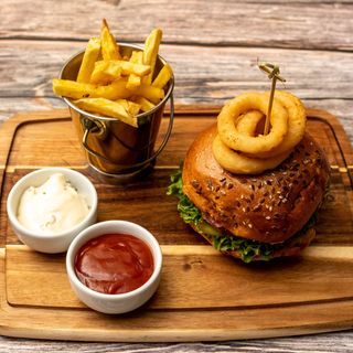 Blueburger de vita cu cartofi