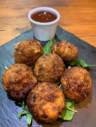 Polpettine di pulled pork con cheddar