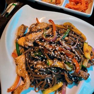 Соба с курицей 