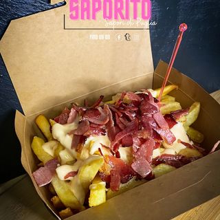 Patatine,salsa cheddar e bacon