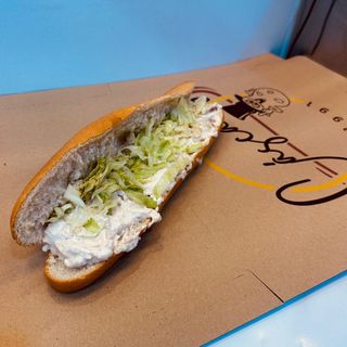 Bocadillo De Ensalada De Pollo