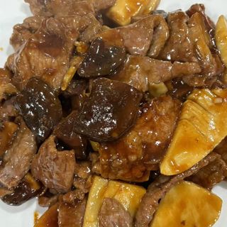 Ternera Con Bambú Y Setas Chinas